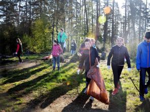 Obrázek k aktualitě 7. B uklízela park