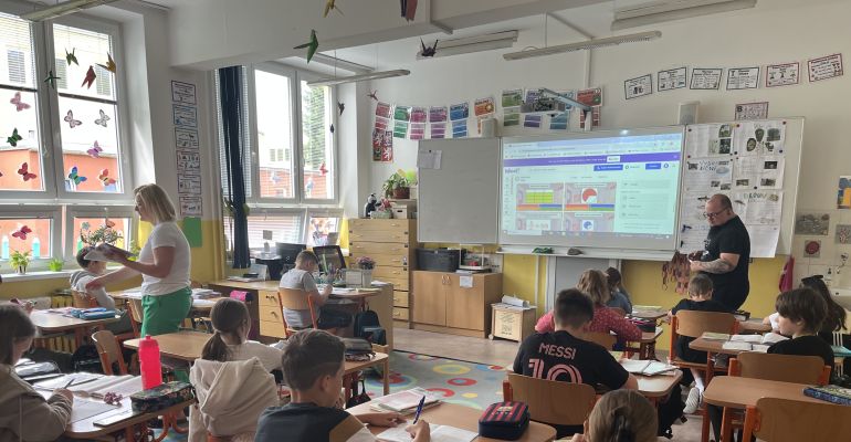 Tandemová výuka matematiky ve 4.B: zábava, spolupráce a nové zkušenosti