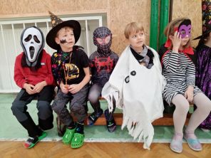 Obrázek k aktualitě Halloween v 1.a 9. třídách