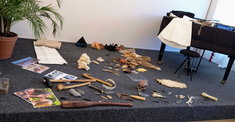 Od pravěku ke klobouku se 4.A