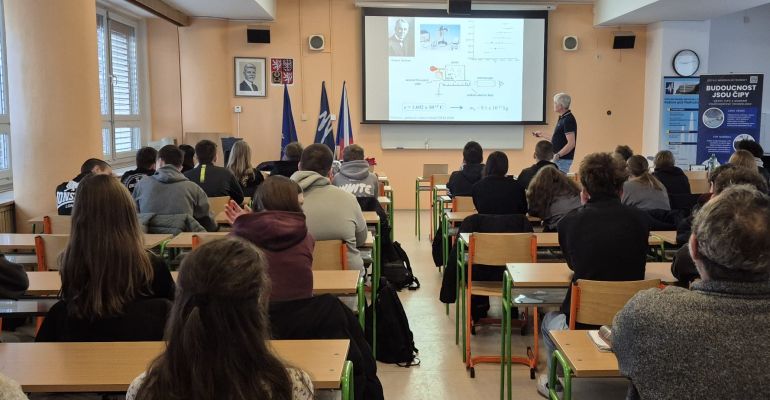 Příběh elektronu, aneb návštěva SŠIŘ