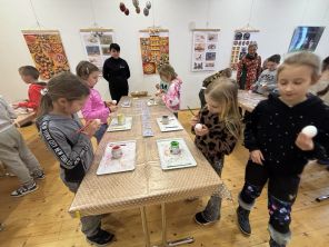 Obrázek k aktualitě Velikonoční program v muzeu a natáčení pro ČT Déčko s 3.B
