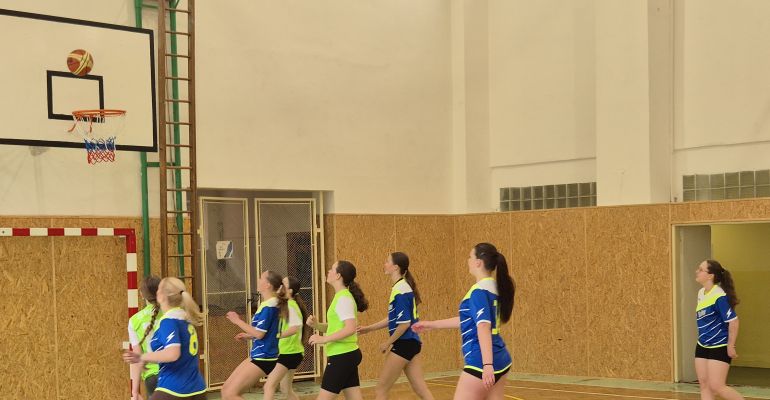 Vítězství v okrskových kolech basketbalu dívek i chlapců (8.-9.třídy) 