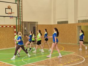 Obrázek k aktualitě Vítězství v okrskových kolech basketbalu dívek i chlapců (8.-9.třídy) 