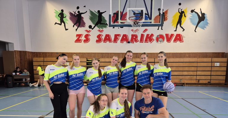 2. místo v okresním kole basketbalu dívek 8.-9.tříd